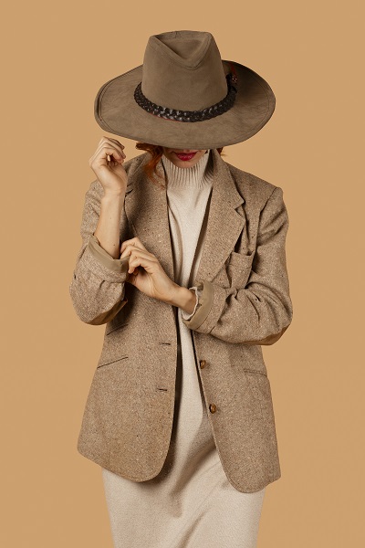 front-view-woman-posing-with-monochrome-outfit